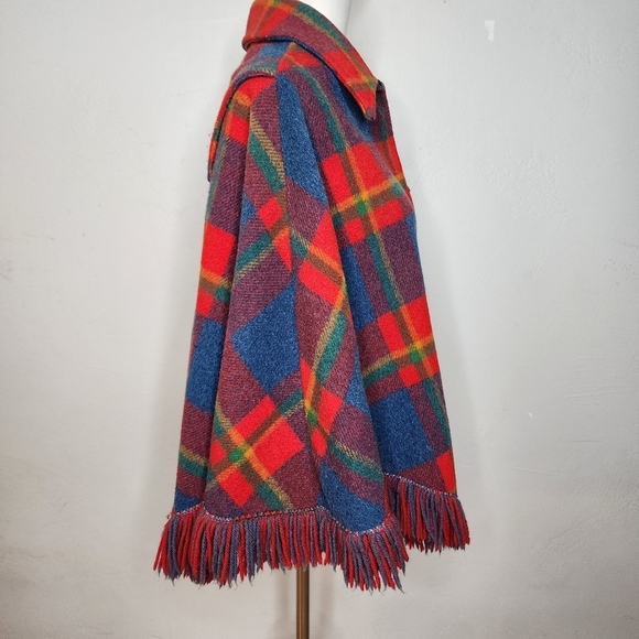 Vintage 70's Pioneer Wear Red Plaid Wool Collared Poncho Size Small - Picture 7 of 12